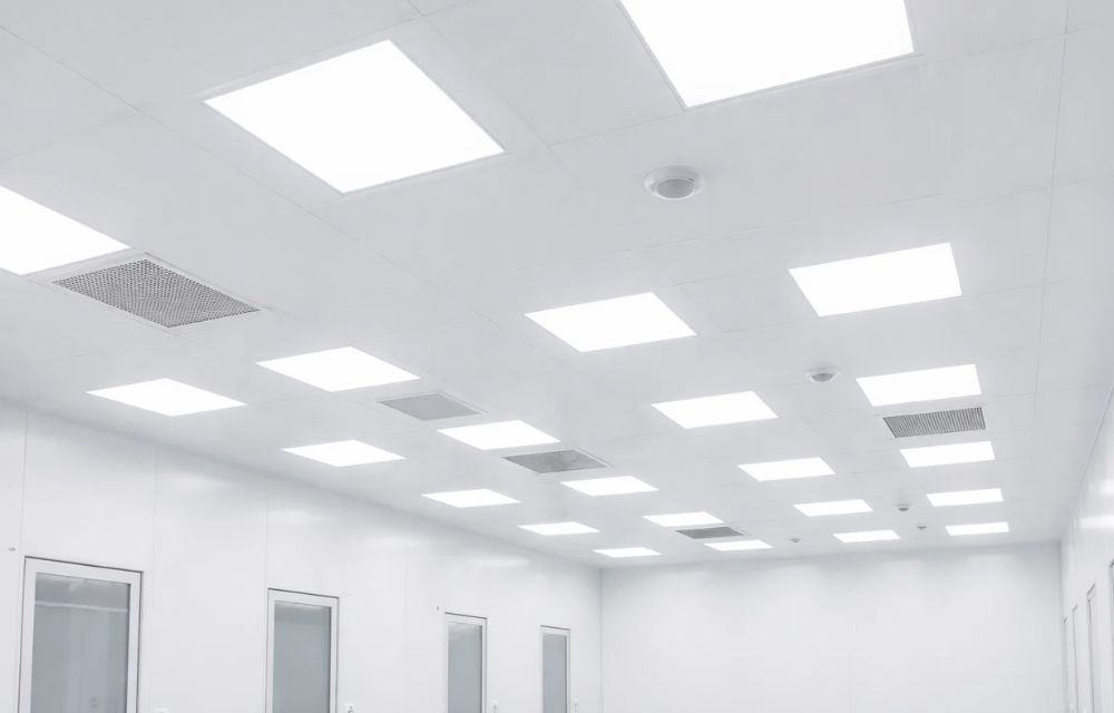 How Do Cleanroom Systems Ensure Worker Safety and Comfort?