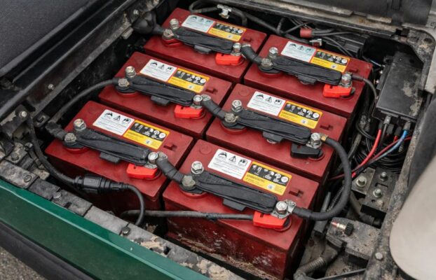 How to Tell When Your Golf Cart Battery Needs Replacing in the UAE?