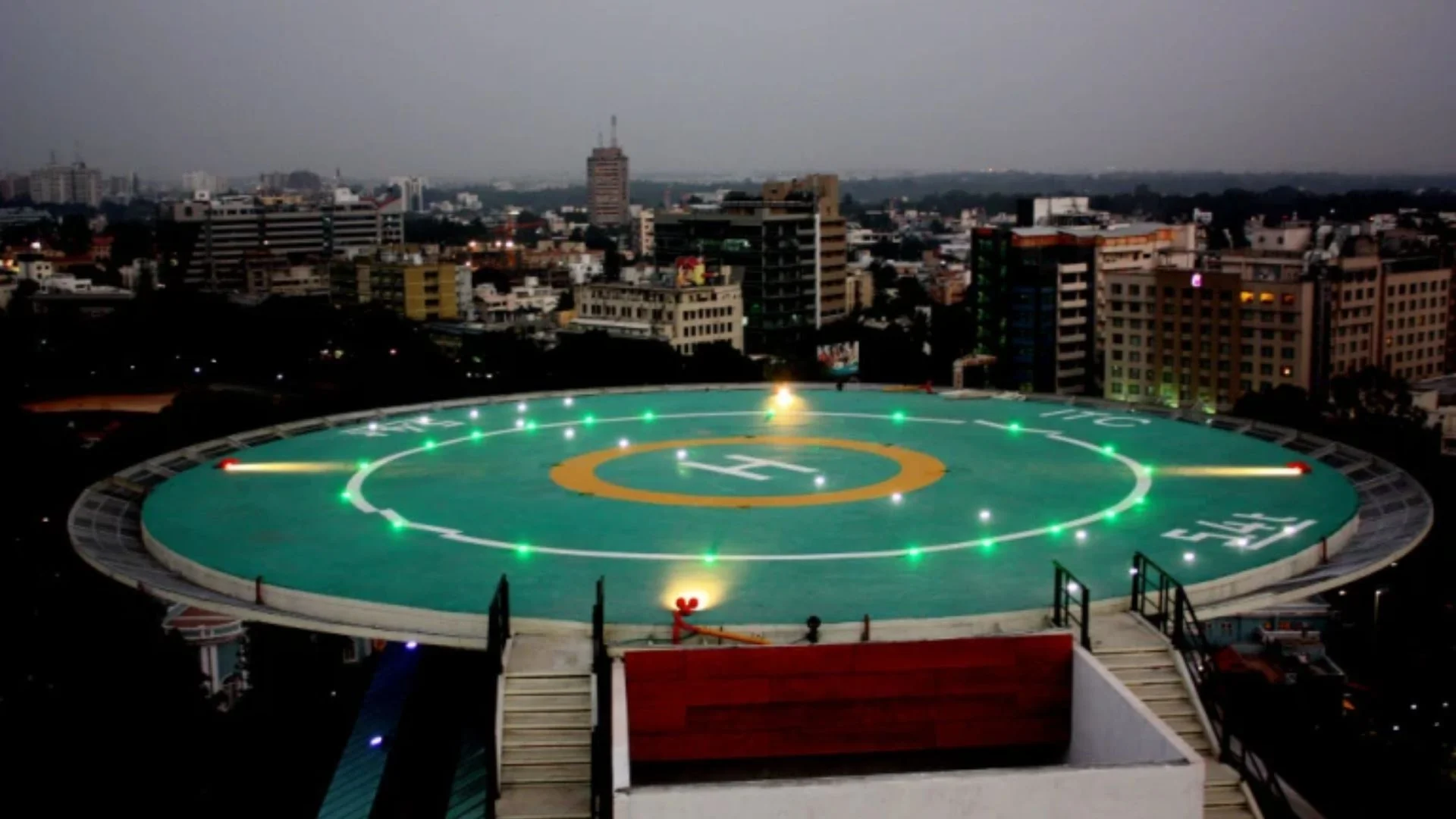 What Makes Helipad Lights Essential for Night Landings?